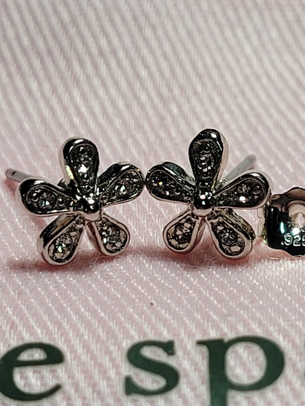 Kate Spade Gleaming Gardenia Flower Stud Earrings Cubic Zirconia/Titanium NWT - Picture 3 of 5